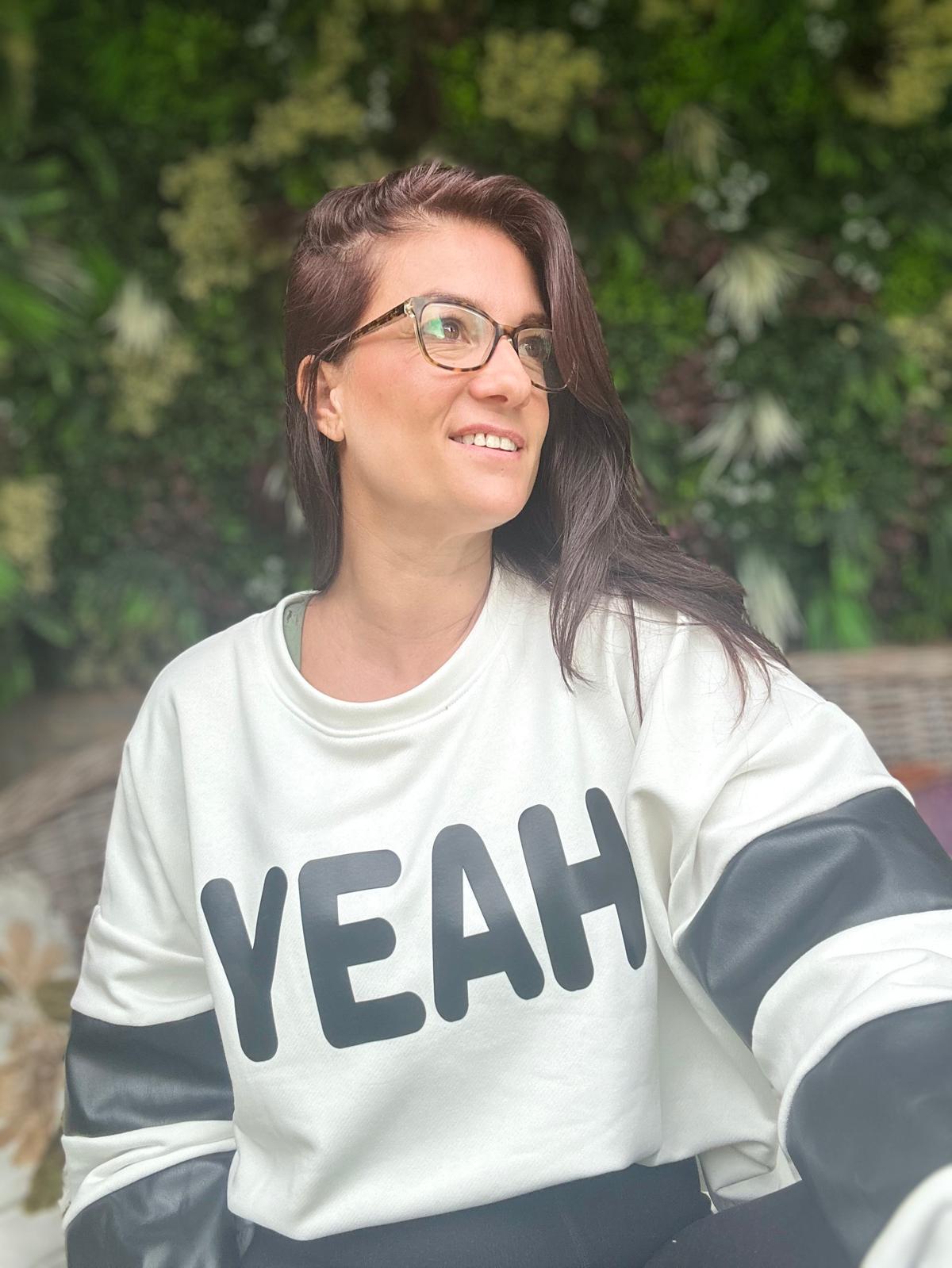 sweatshirt white